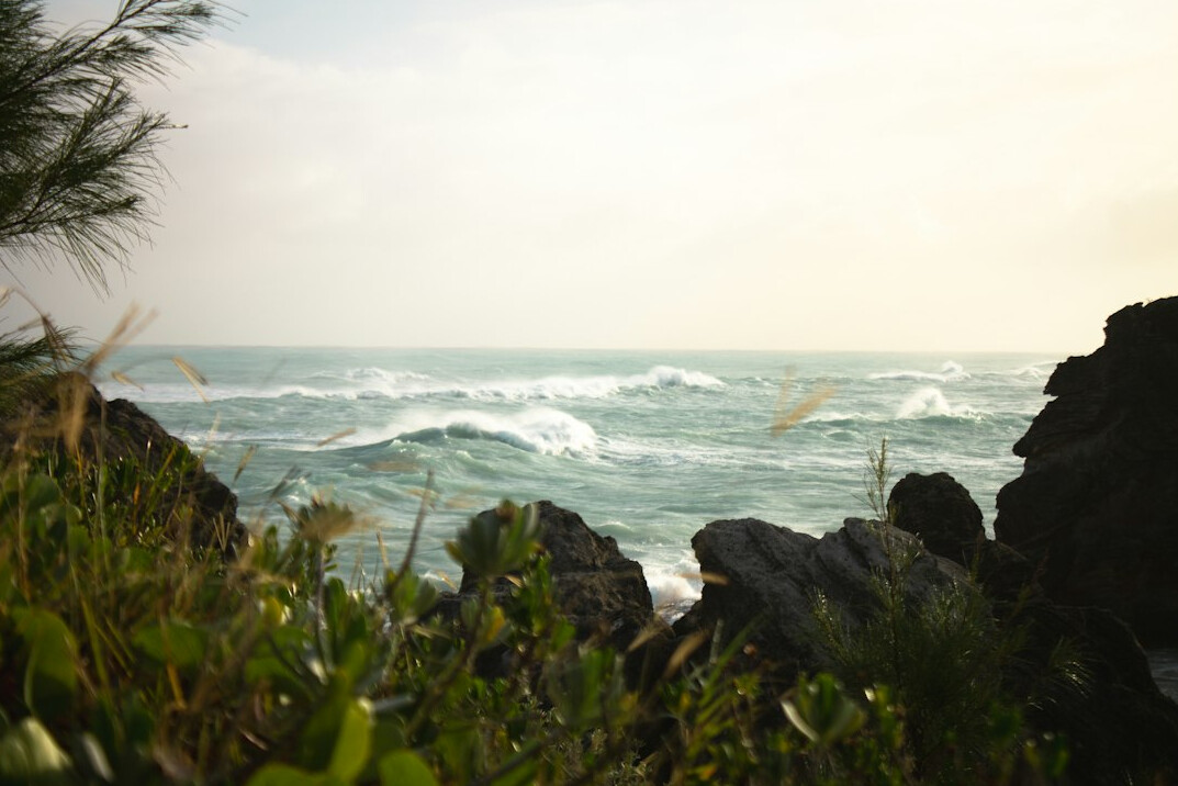 bermuda triangle ocean waves